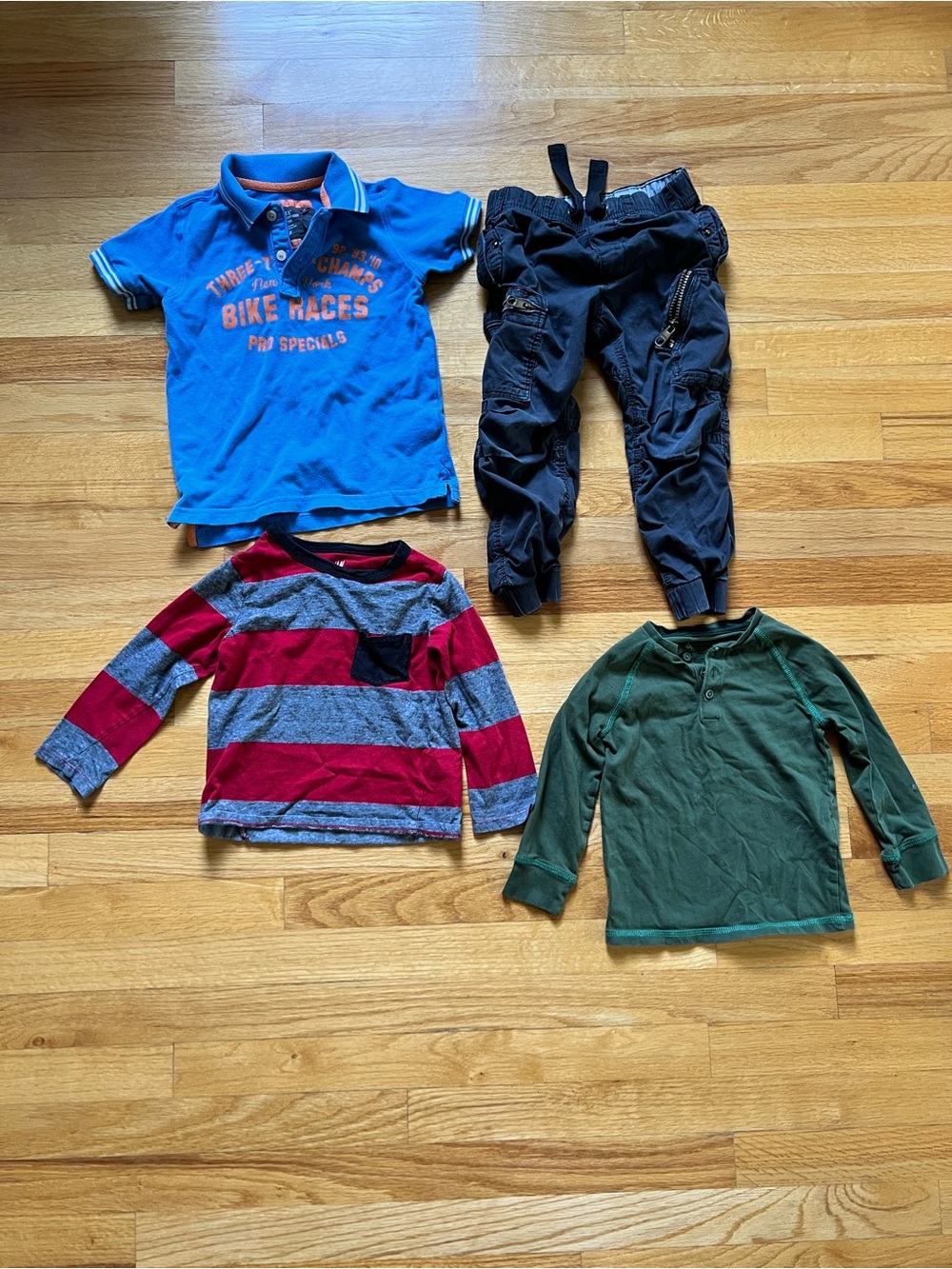 H & M (Lot of 4) size 2-4 years 100% Cotton & 100% Organic Cotton